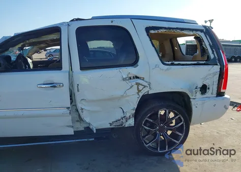 2008 GMC Yukon Denali z USA, uszkodzony, nr VIN 1GKFK638X8J238652